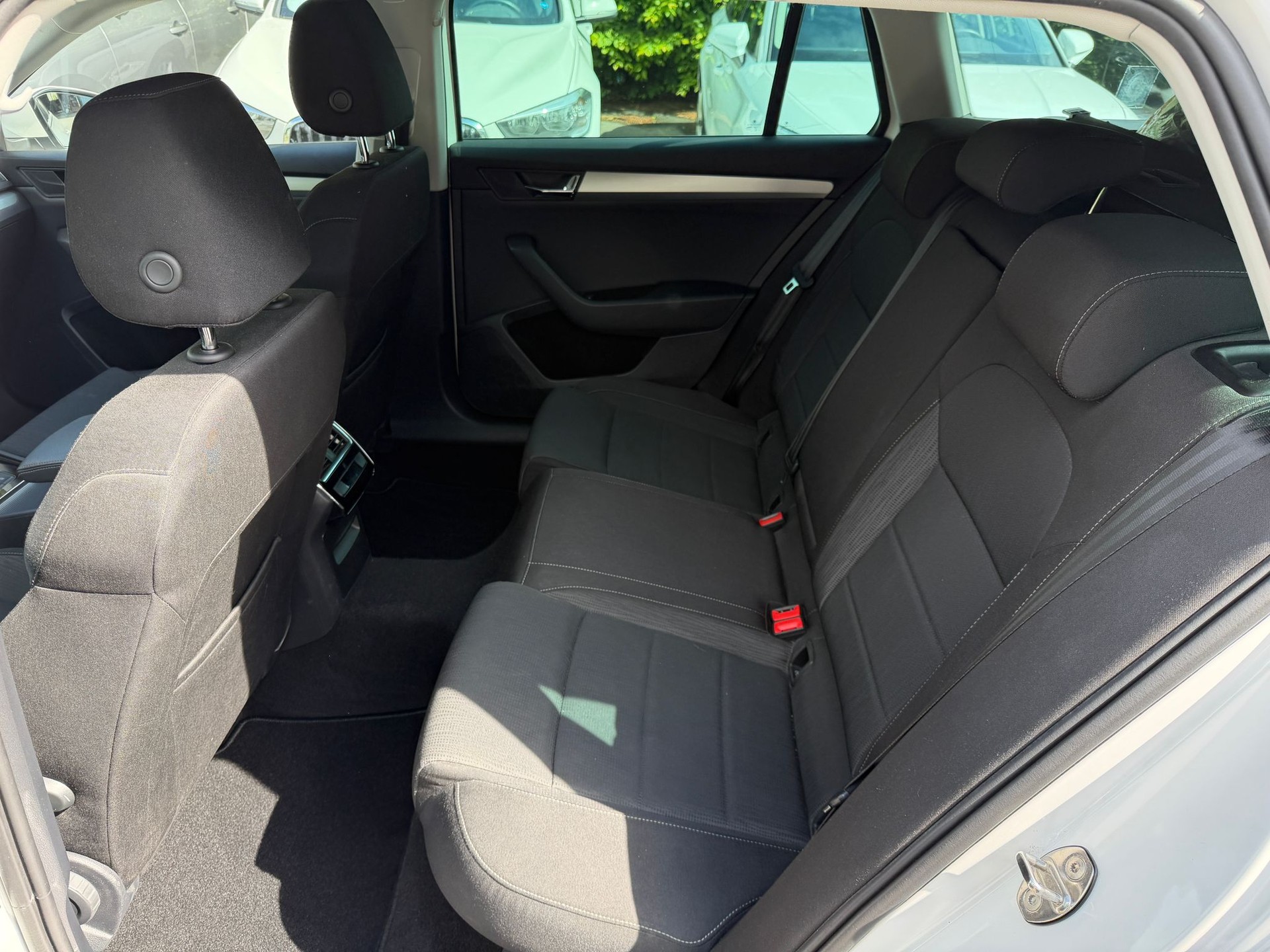 SKODA Superb Combi 2.0 TDi Style 4x4 DSG-image-10
