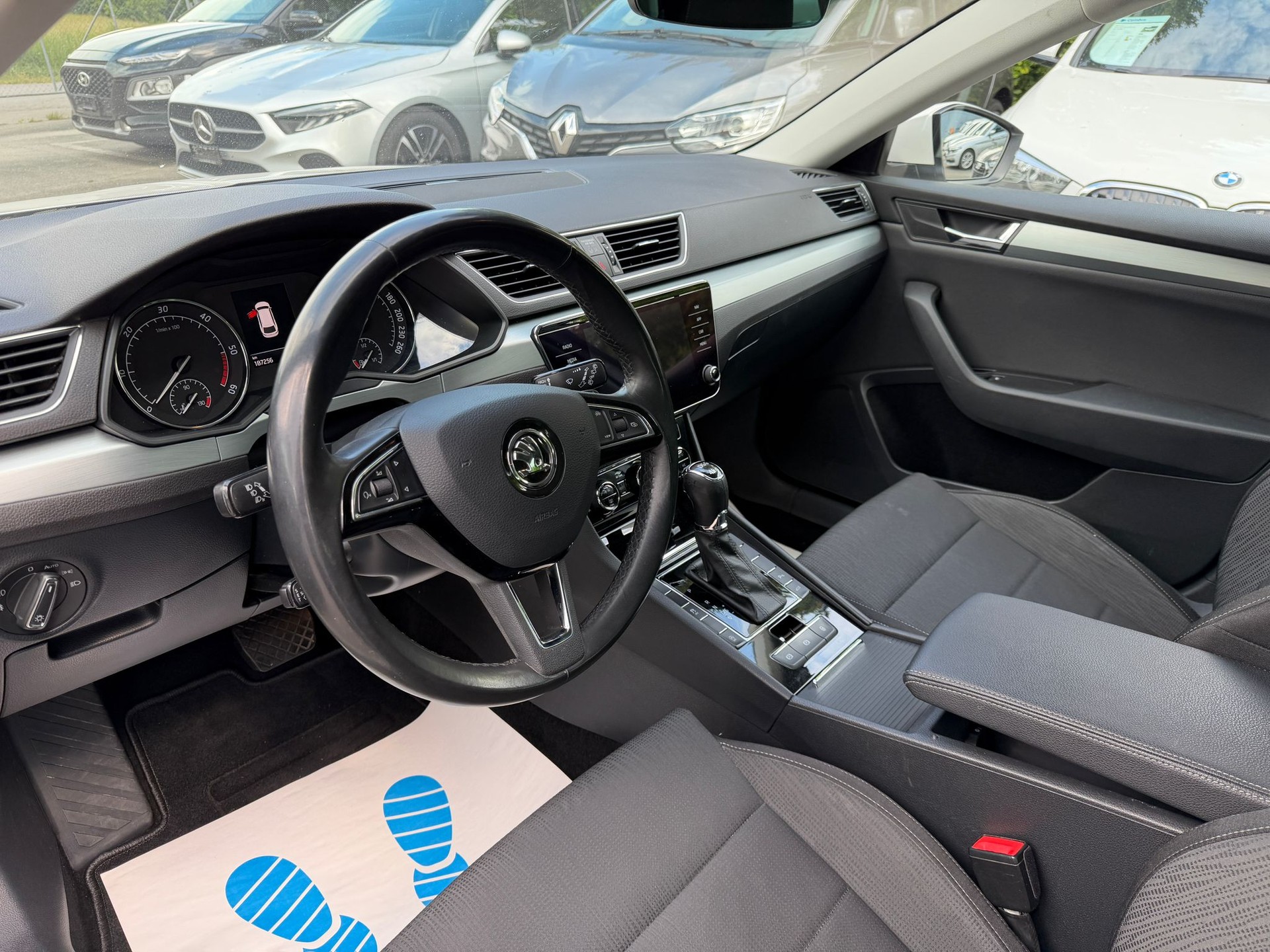 SKODA Superb Combi 2.0 TDi Style 4x4 DSG-image-8
