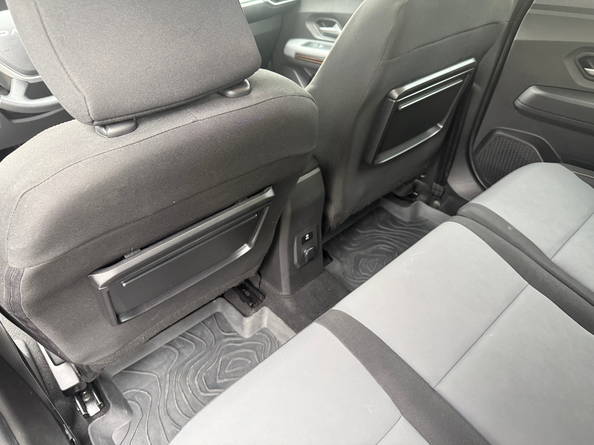 DACIA Jogger TCe 110 Extreme-image-16