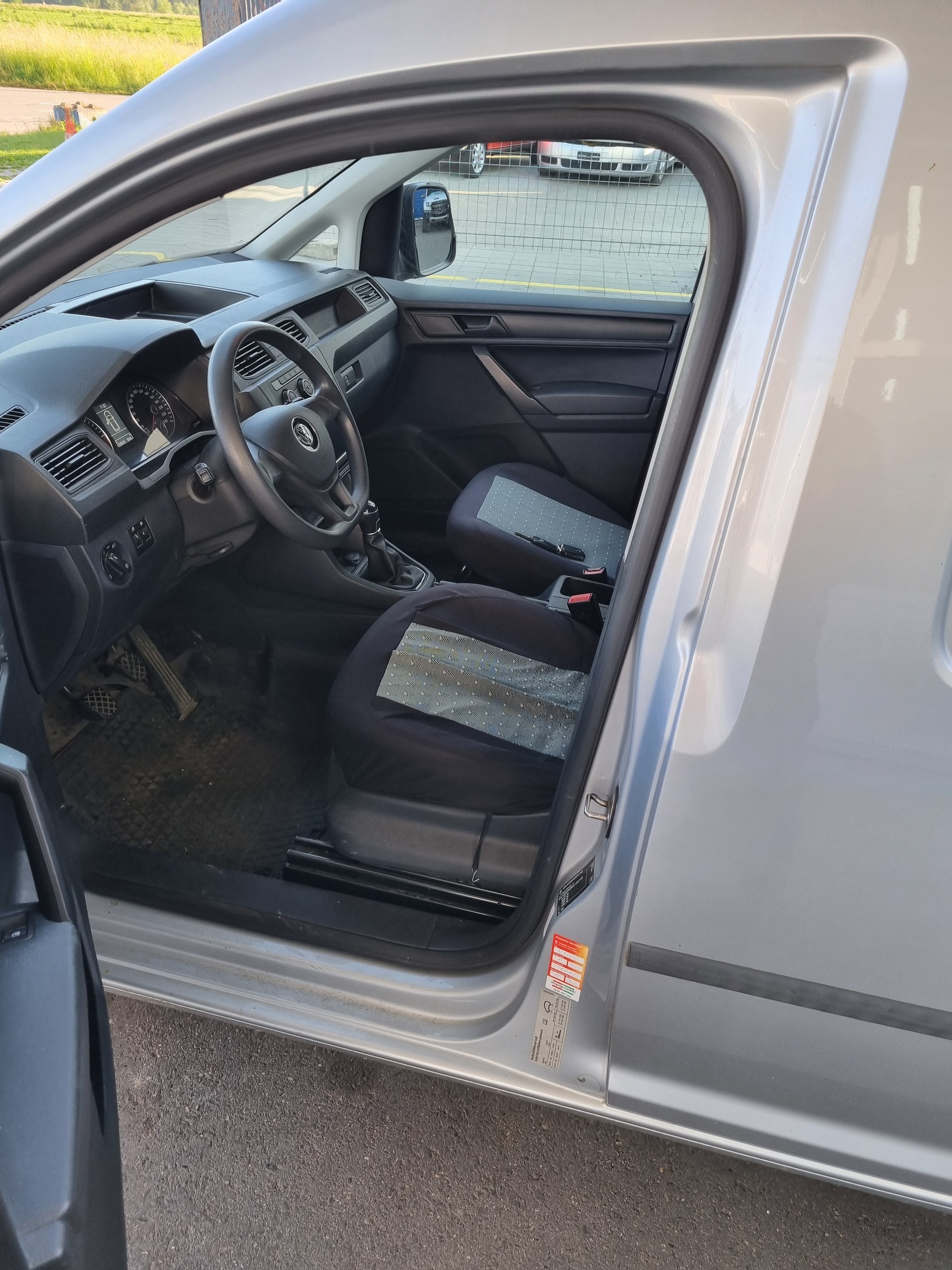 VW Caddy Maxi 2.0TDI 4Motion BlueMotion Technology-image-9