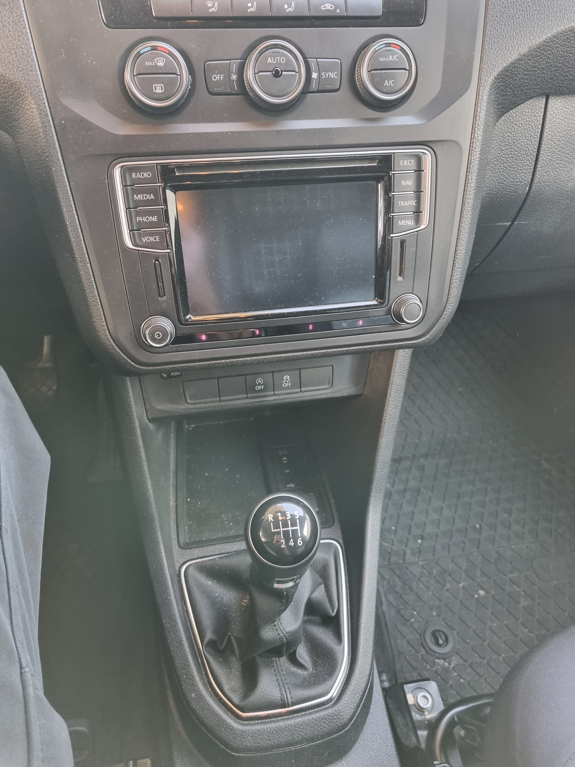 VW Caddy Maxi 2.0TDI 4Motion BlueMotion Technology-image-12