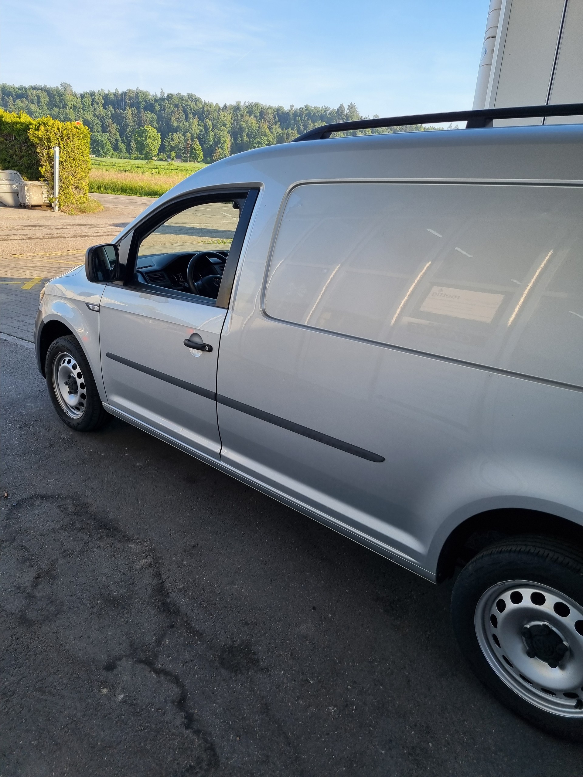 VW Caddy Maxi 2.0TDI 4Motion BlueMotion Technology-image-8