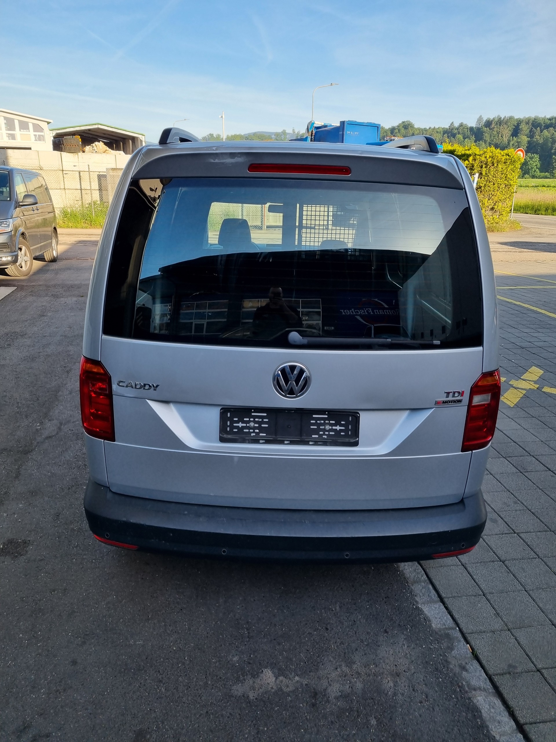 VW Caddy Maxi 2.0TDI 4Motion BlueMotion Technology-image-5