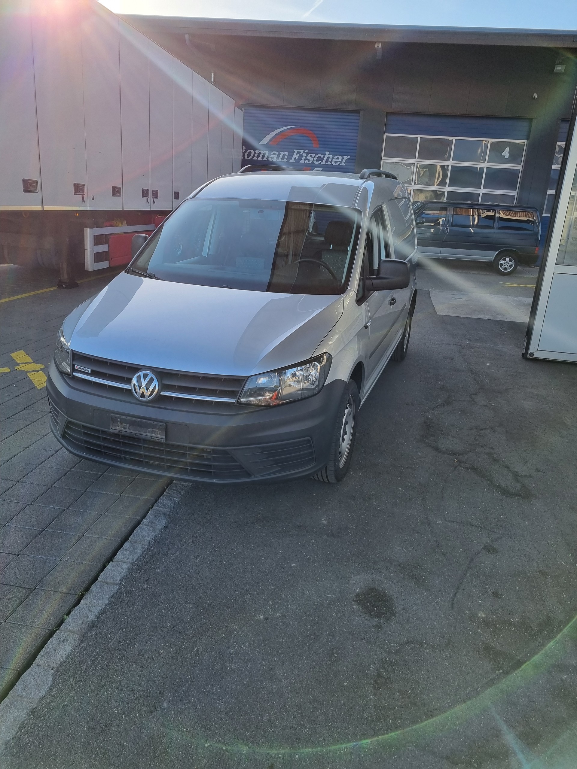VW Caddy Maxi 2.0TDI 4Motion BlueMotion Technology-image-7