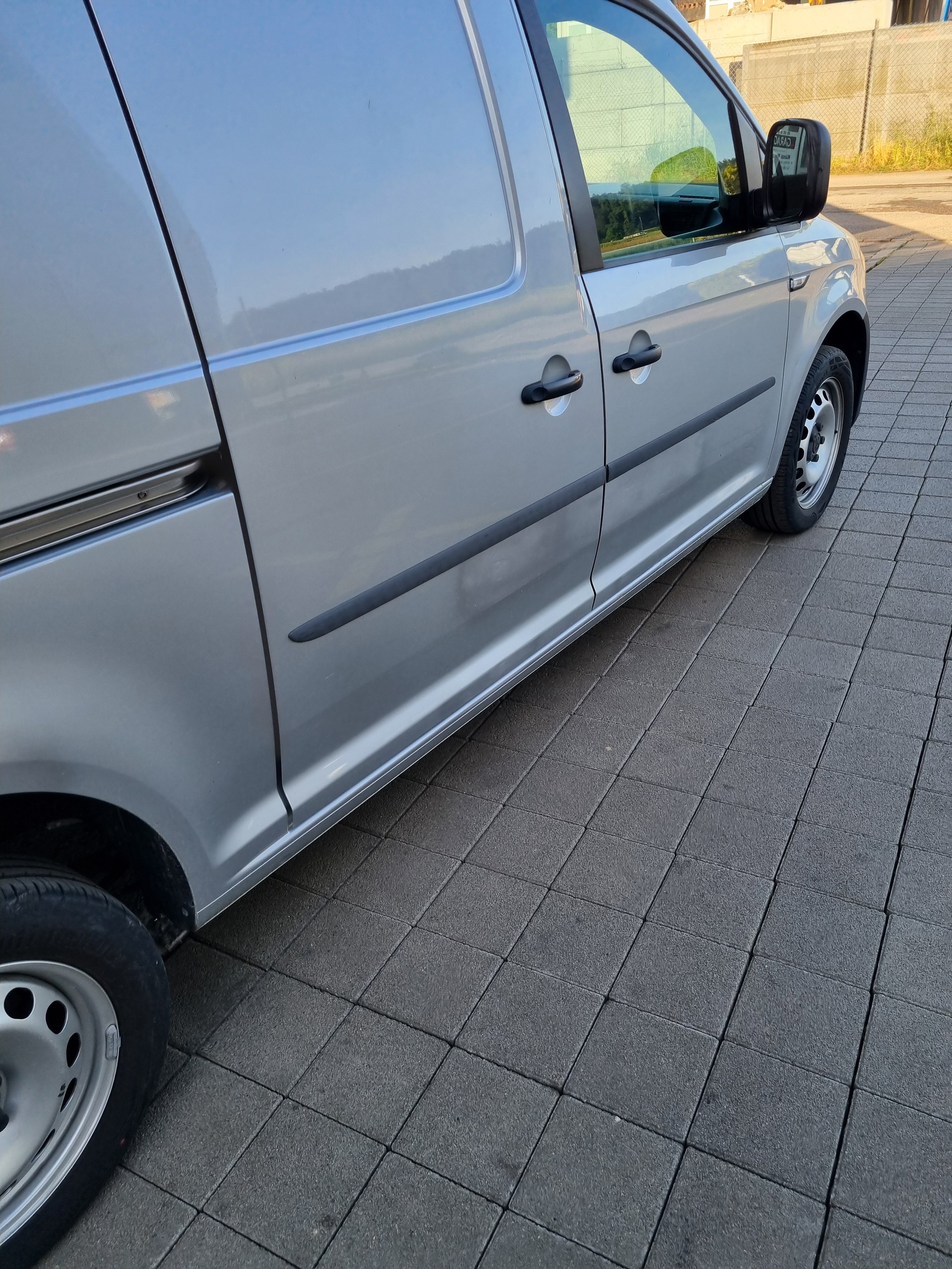 VW Caddy Maxi 2.0TDI 4Motion BlueMotion Technology-image-2