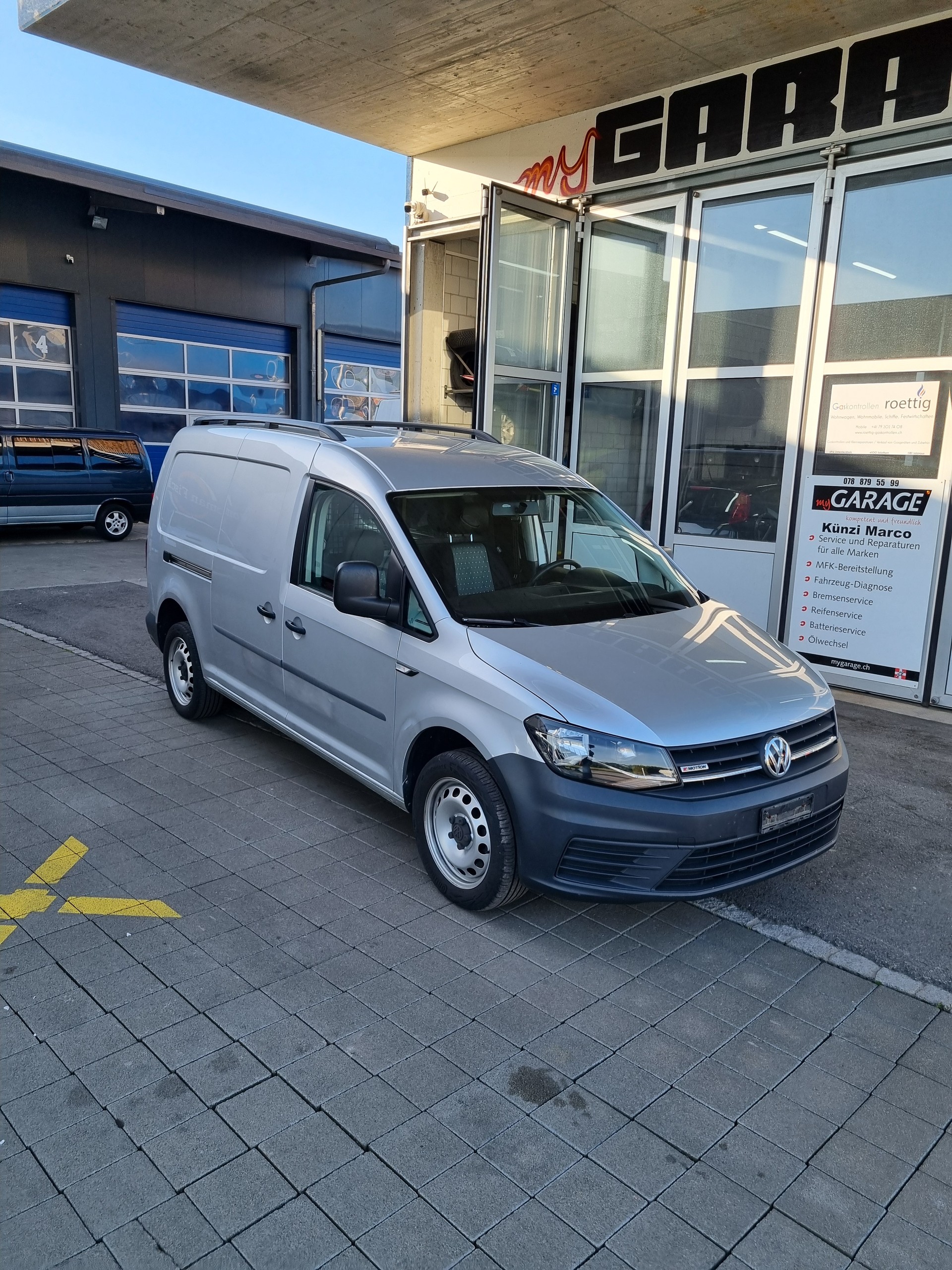 VW Caddy Maxi 2.0TDI 4Motion BlueMotion Technology-image-0