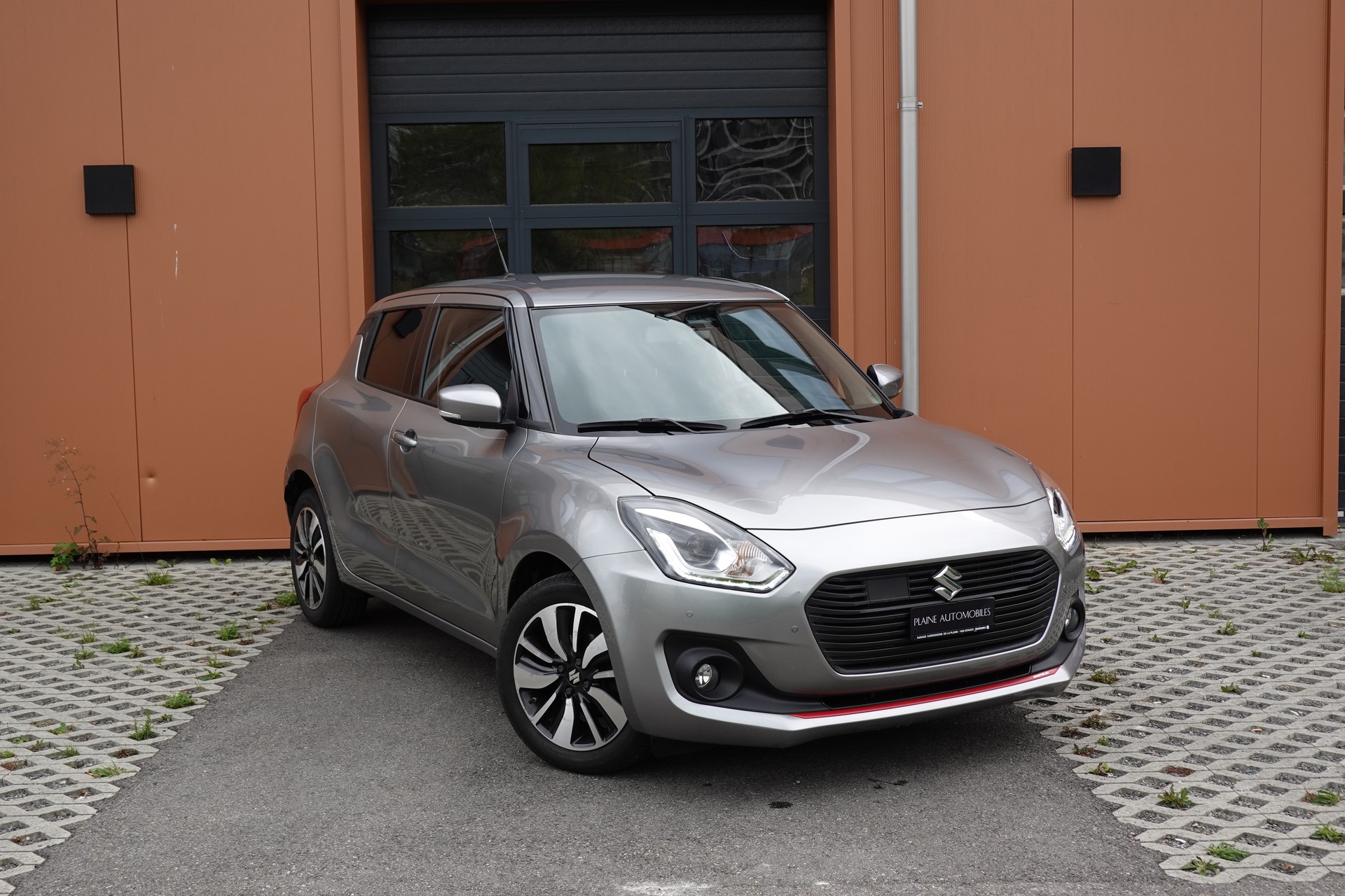 SUZUKI Swift 1.0 12V Compact Top Automatic - "CH Auto * Keyless * GPS * Caméra * Apple Car Play * Temp. Adapt"-image-0