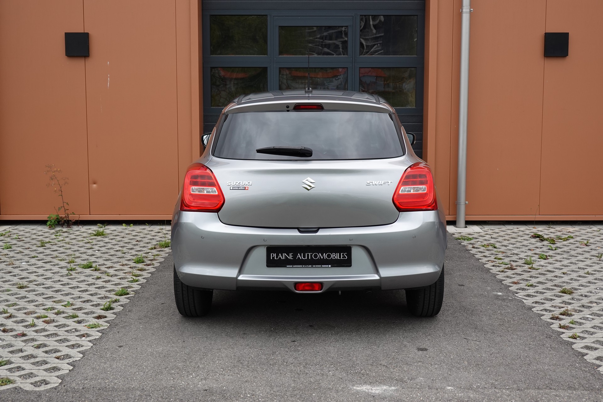 SUZUKI Swift 1.0 12V Compact Top Automatic - "CH Auto * Keyless * GPS * Caméra * Apple Car Play * Temp. Adapt"-image-8