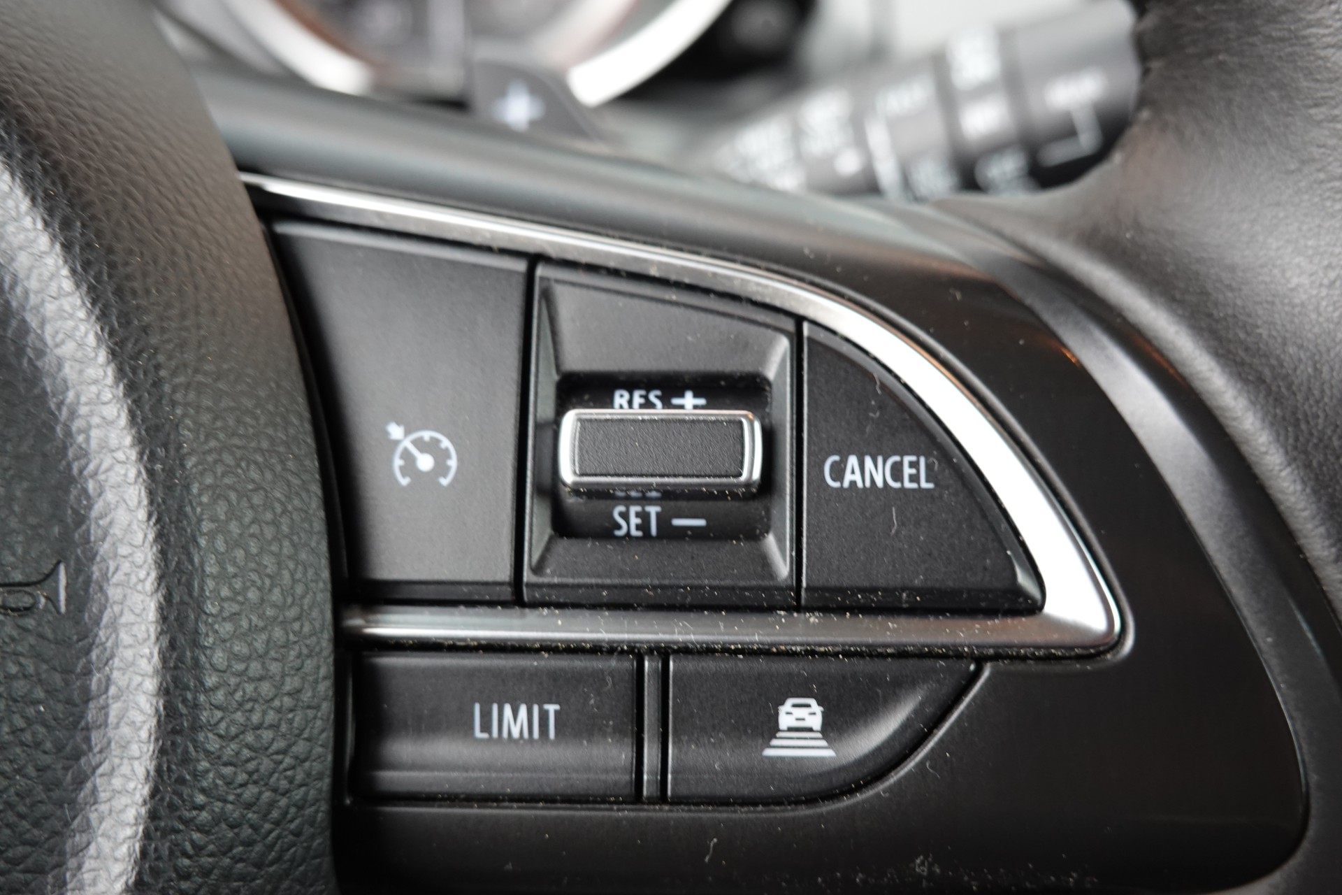 SUZUKI Swift 1.0 12V Compact Top Automatic - "CH Auto * Keyless * GPS * Caméra * Apple Car Play * Temp. Adapt"-image-12