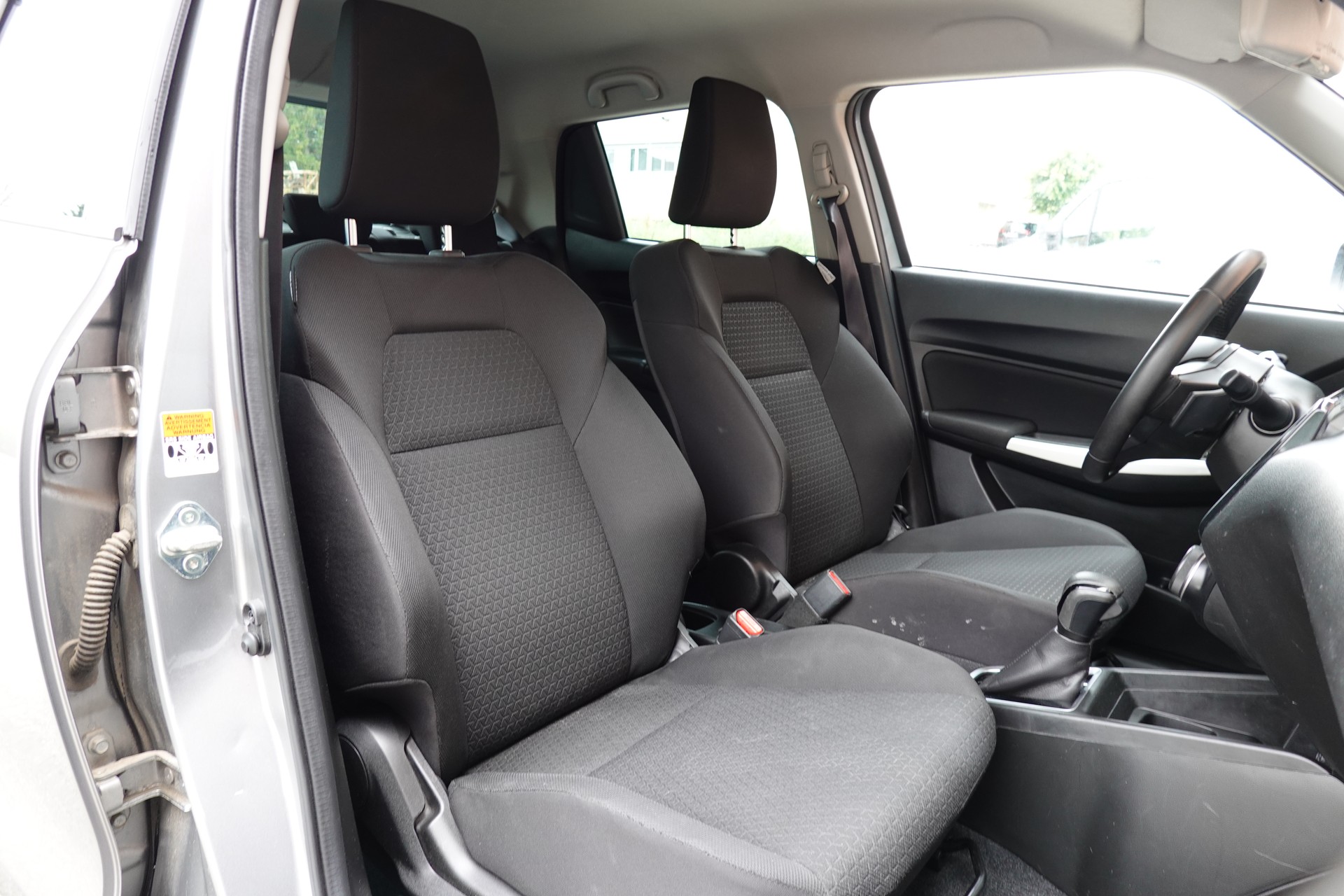SUZUKI Swift 1.0 12V Compact Top Automatic - "CH Auto * Keyless * GPS * Caméra * Apple Car Play * Temp. Adapt"-image-22