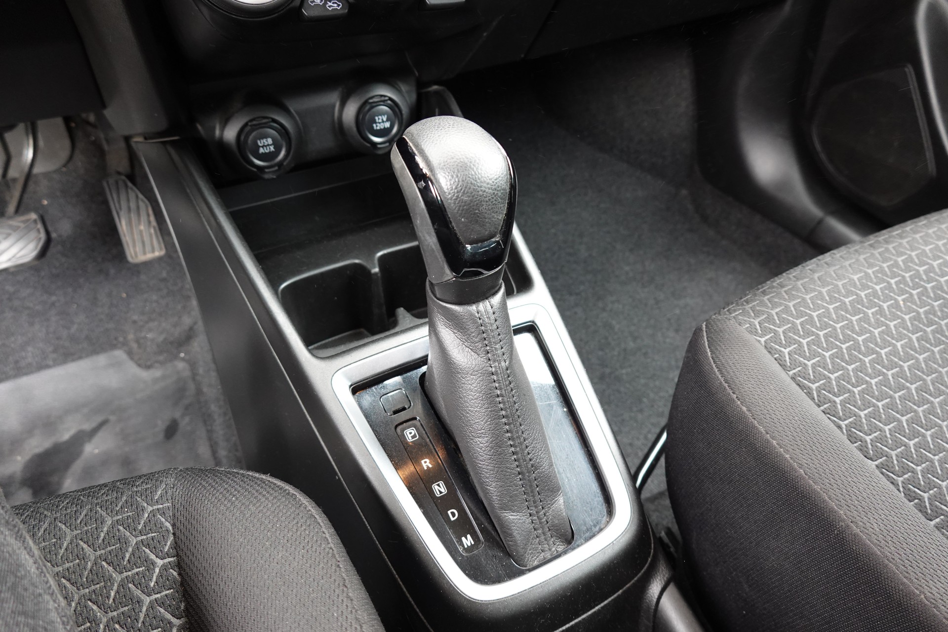 SUZUKI Swift 1.0 12V Compact Top Automatic - "CH Auto * Keyless * GPS * Caméra * Apple Car Play * Temp. Adapt"-image-18