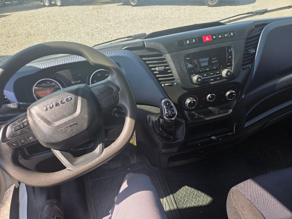 IVECO Dreiseiten Kipper-image-6