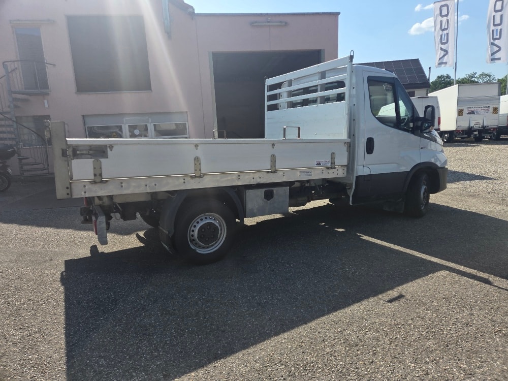IVECO Dreiseiten Kipper-image-3