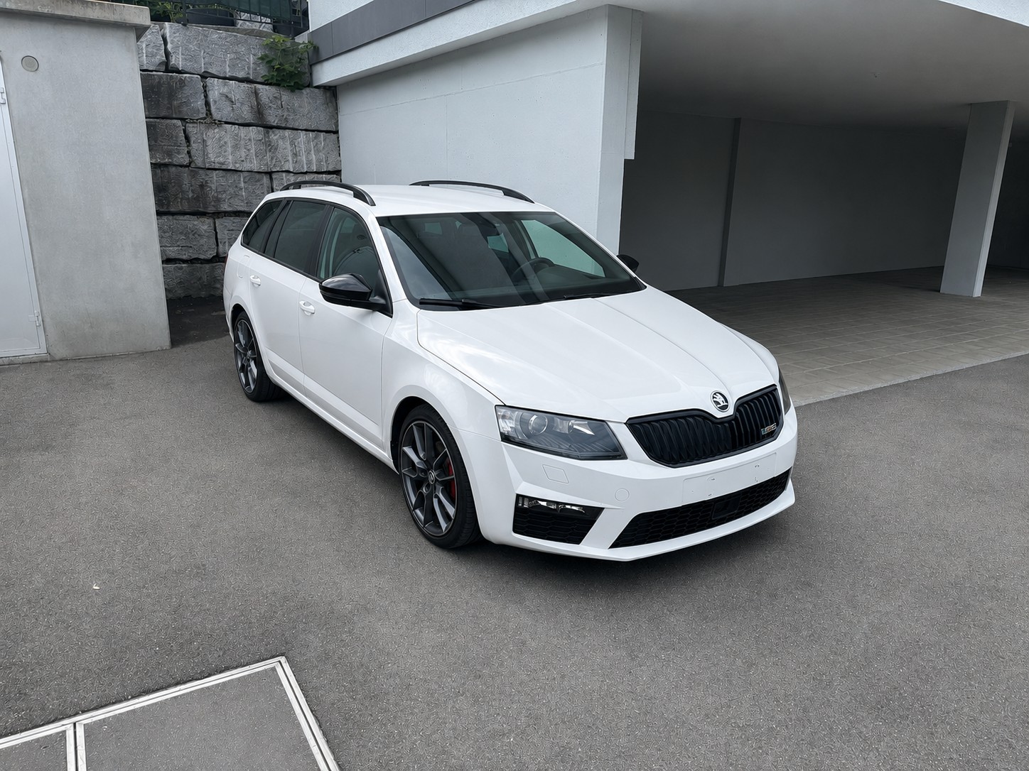 SKODA 2.0 TDI 184 RS 4x4 DSG-image-0