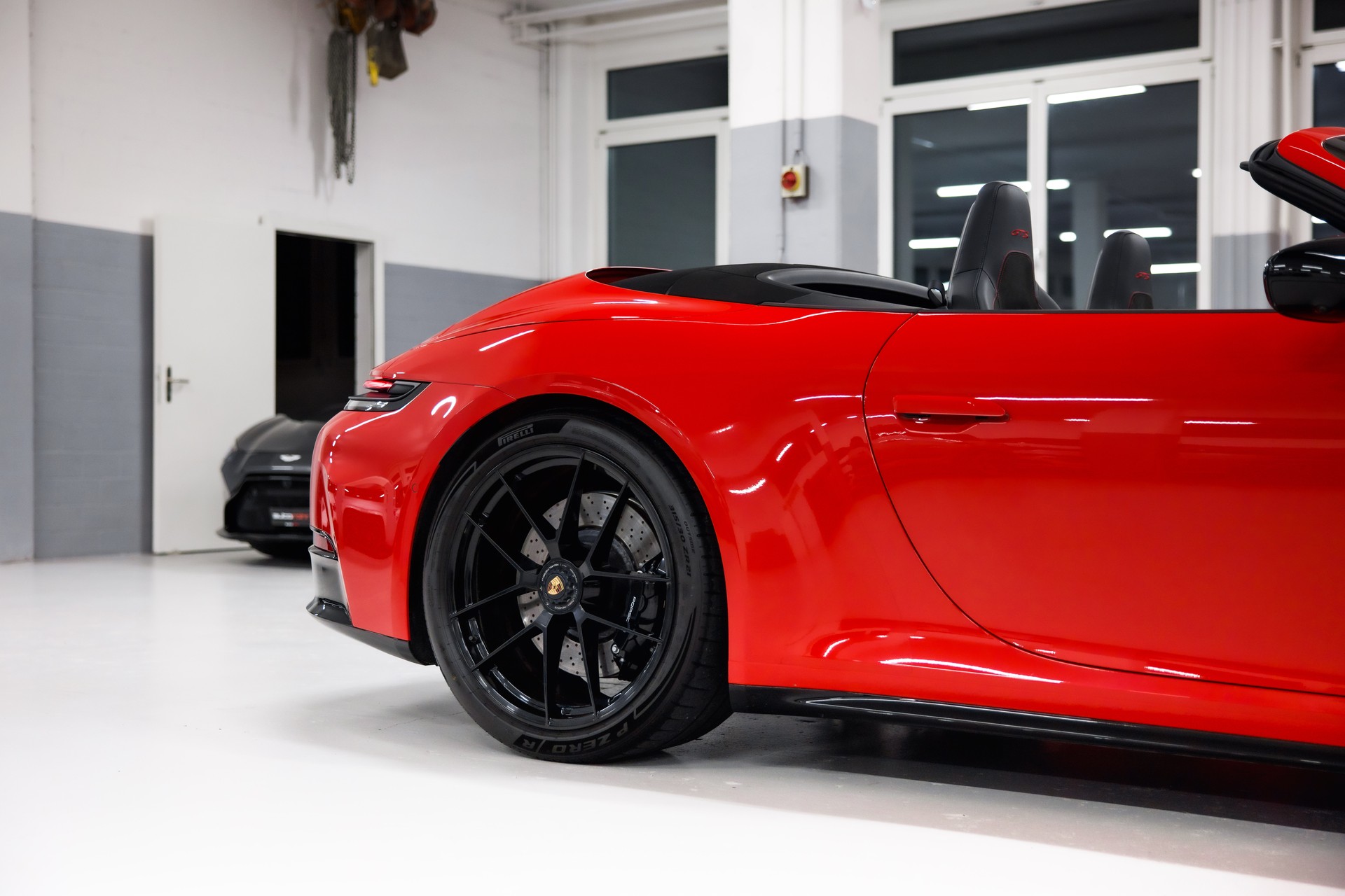 PORSCHE 911 Carrera 4 Cabriolet GTS PDK-image-9