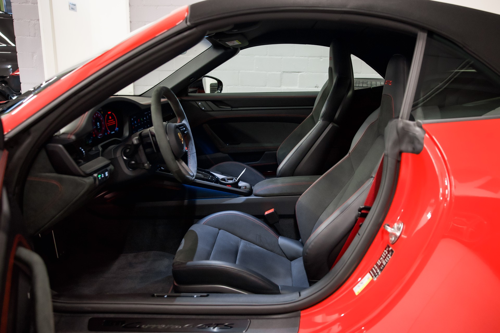 PORSCHE 911 Carrera 4 Cabriolet GTS PDK-image-18