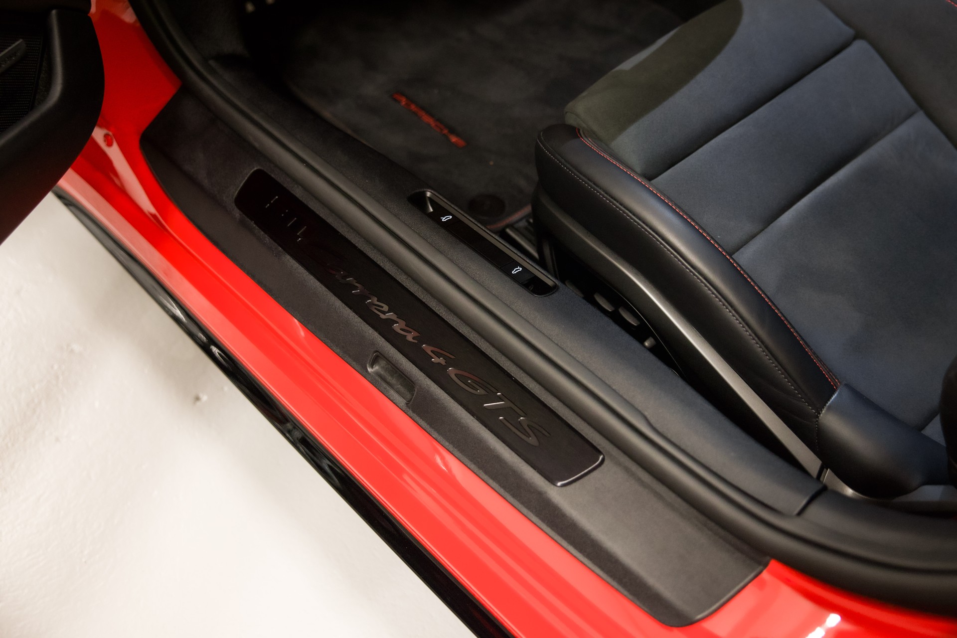 PORSCHE 911 Carrera 4 Cabriolet GTS PDK-image-21
