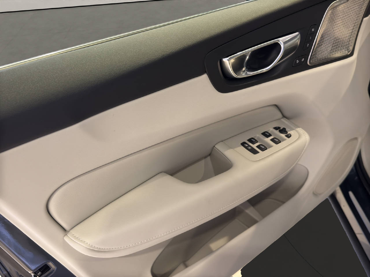VOLVO XC60 2.0 T6 TE Ultra Bright eAWD-image-12