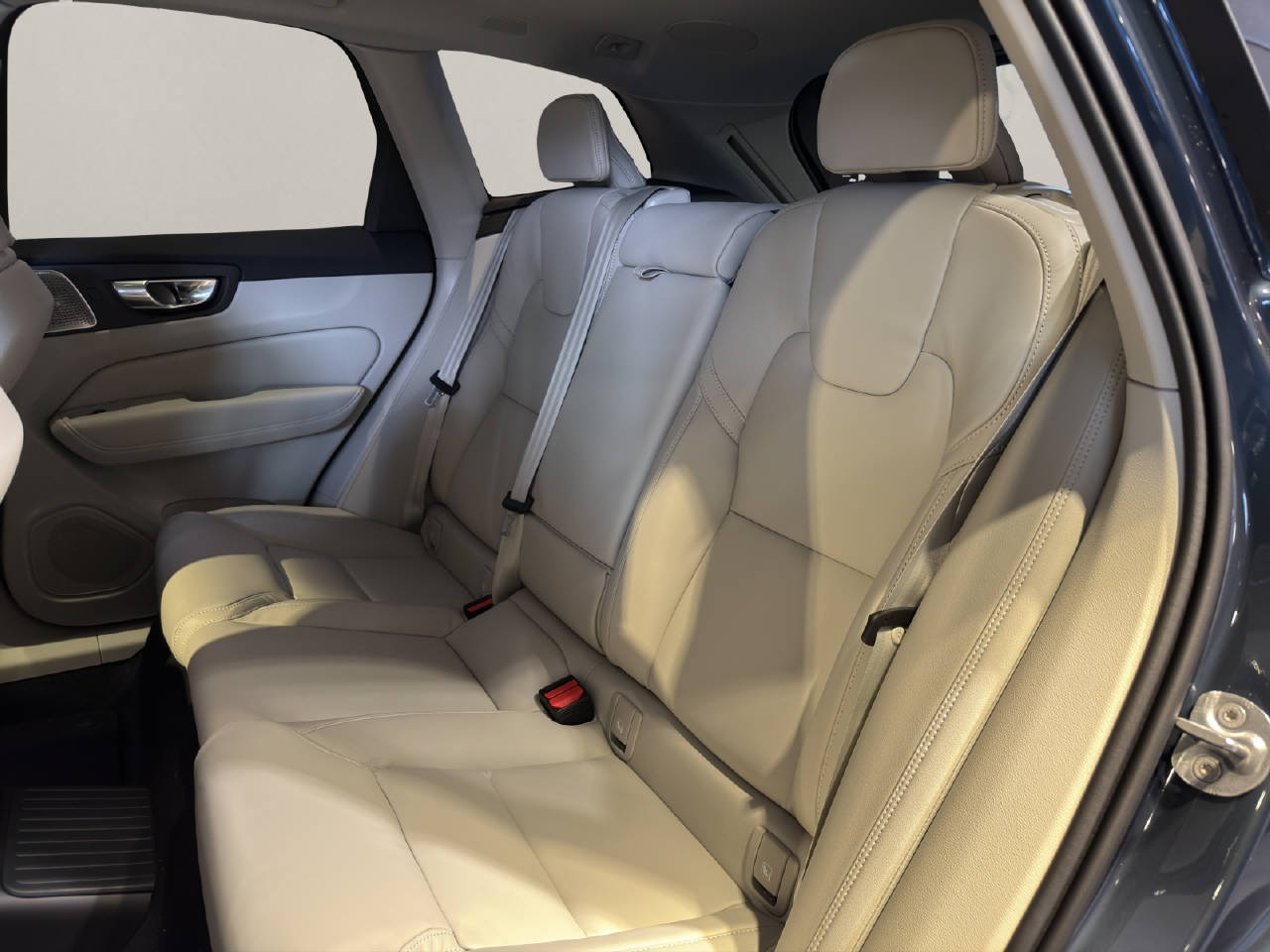VOLVO XC60 2.0 T6 TE Ultra Bright eAWD-image-4