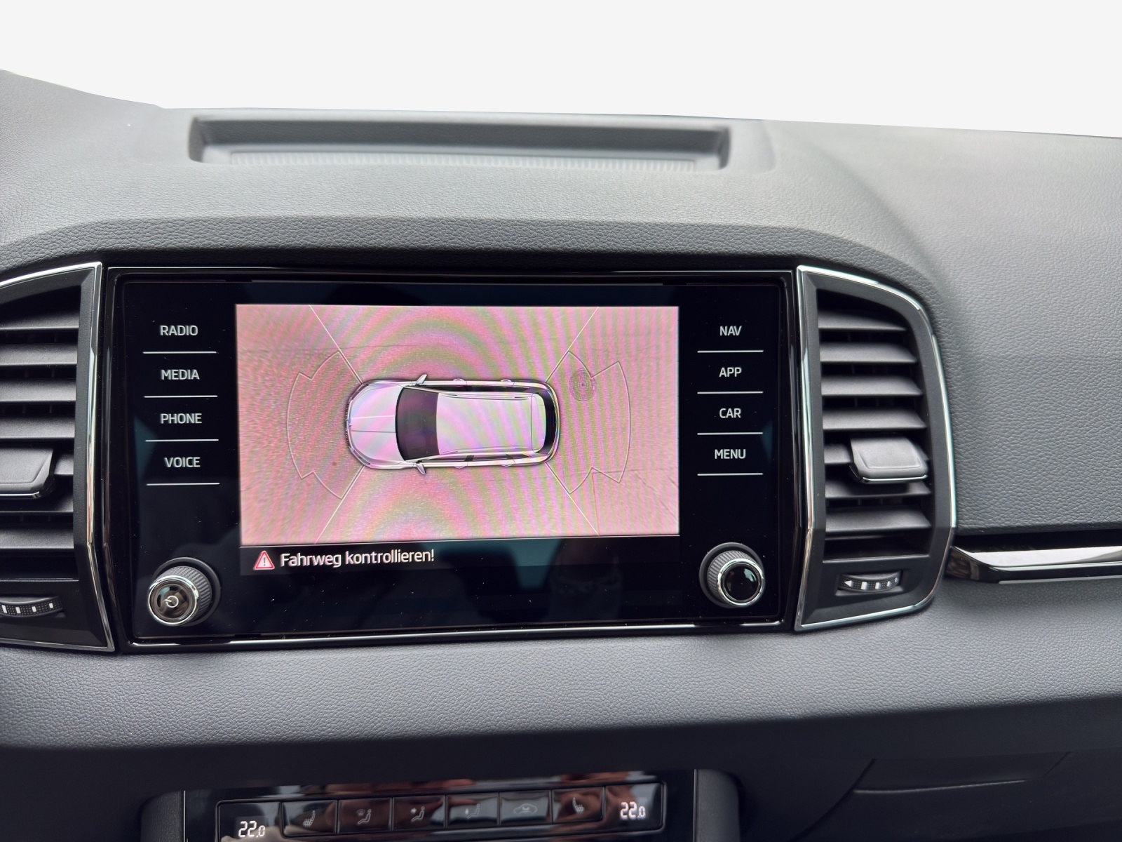 SKODA Karoq 2.0 TDI CR Dynamic 4x4 DSG-image-15