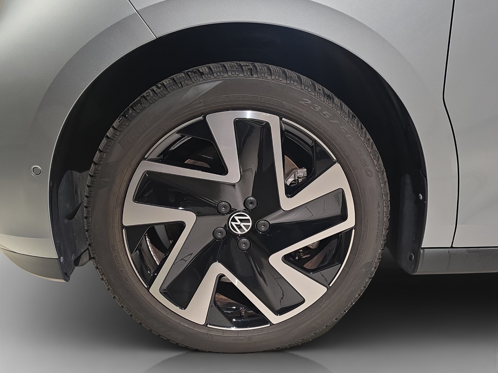 VW ID.Buzz LWB GTX 4 Motion-image-16