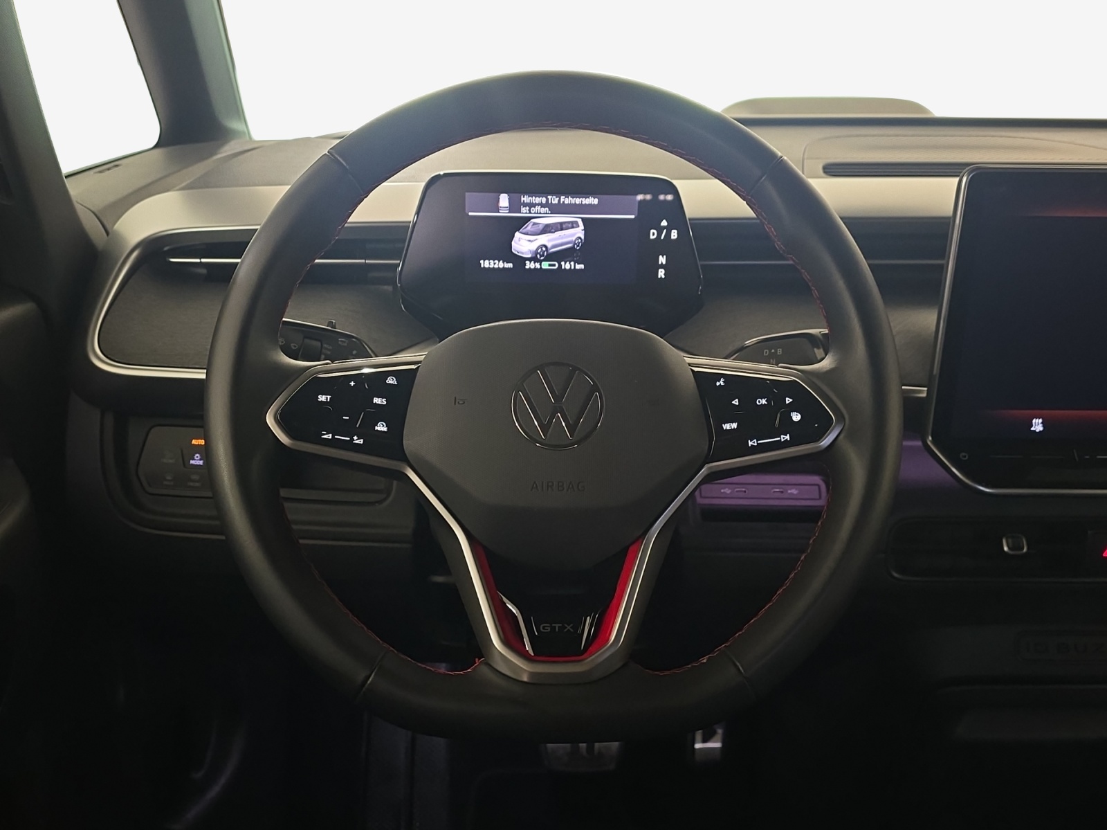VW ID.Buzz LWB GTX 4 Motion-image-10