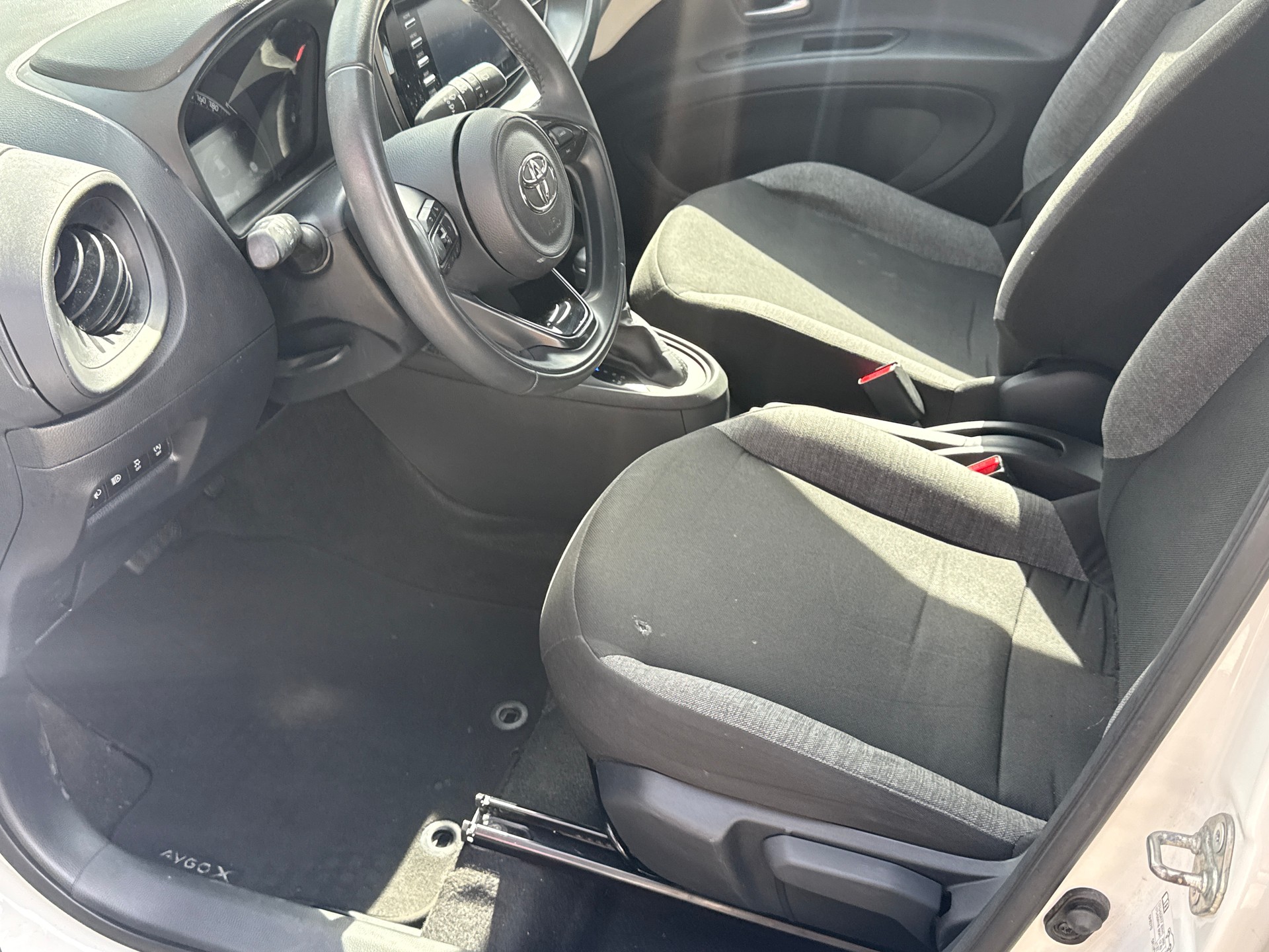 TOYOTA Aygo X 1.0 VVT-i Comfort CVT-image-12