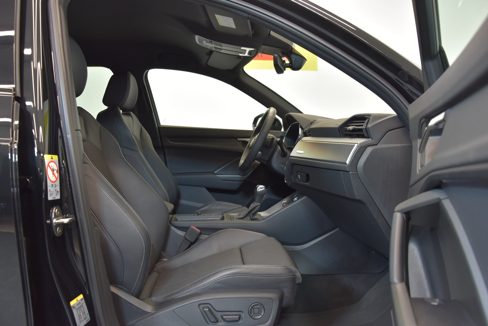 AUDI Q3 35 TFSI advanced Attraction S-tronic S-LINE INTERIEUR-image-3