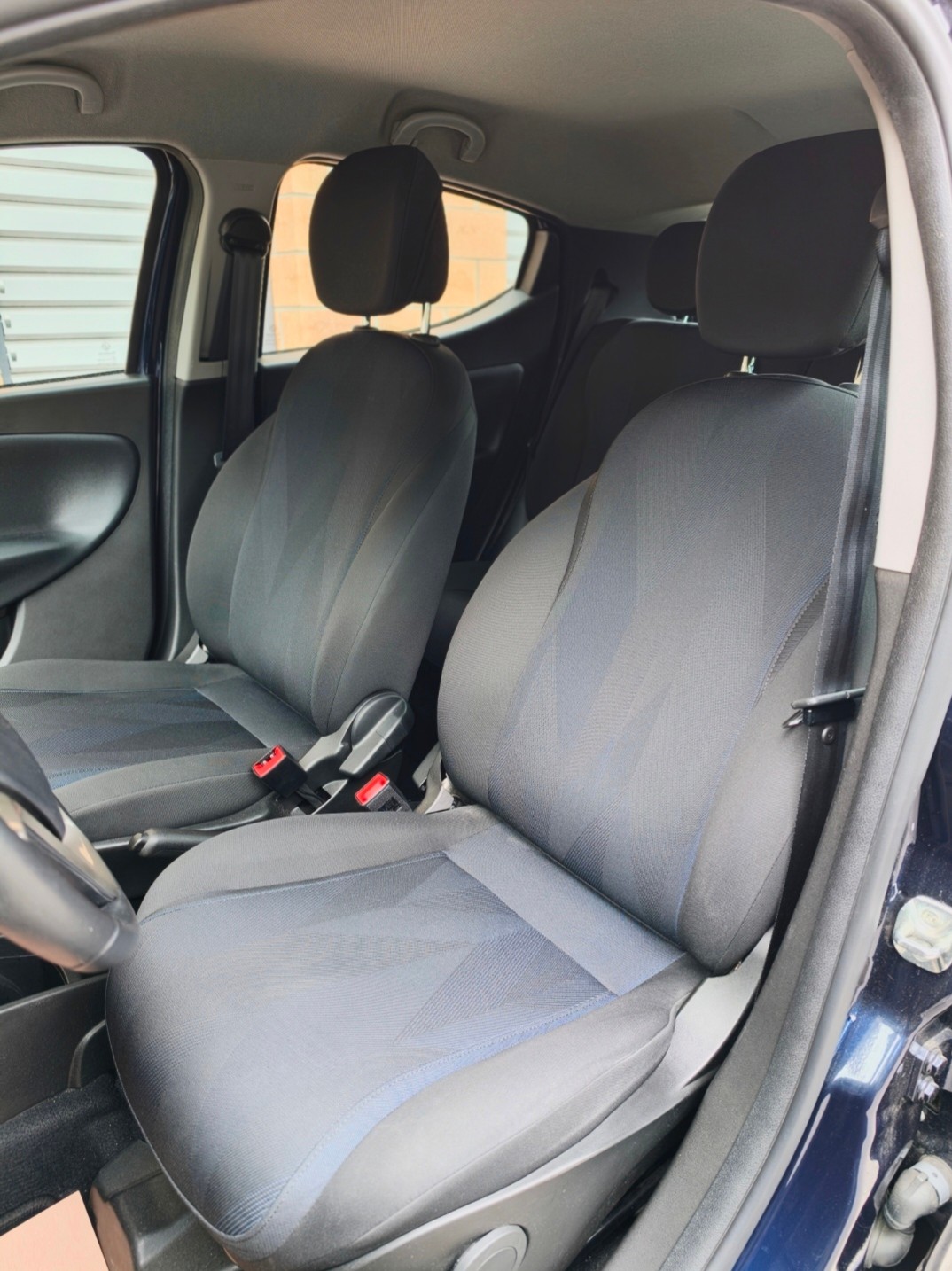 LANCIA YPSILON-image-9