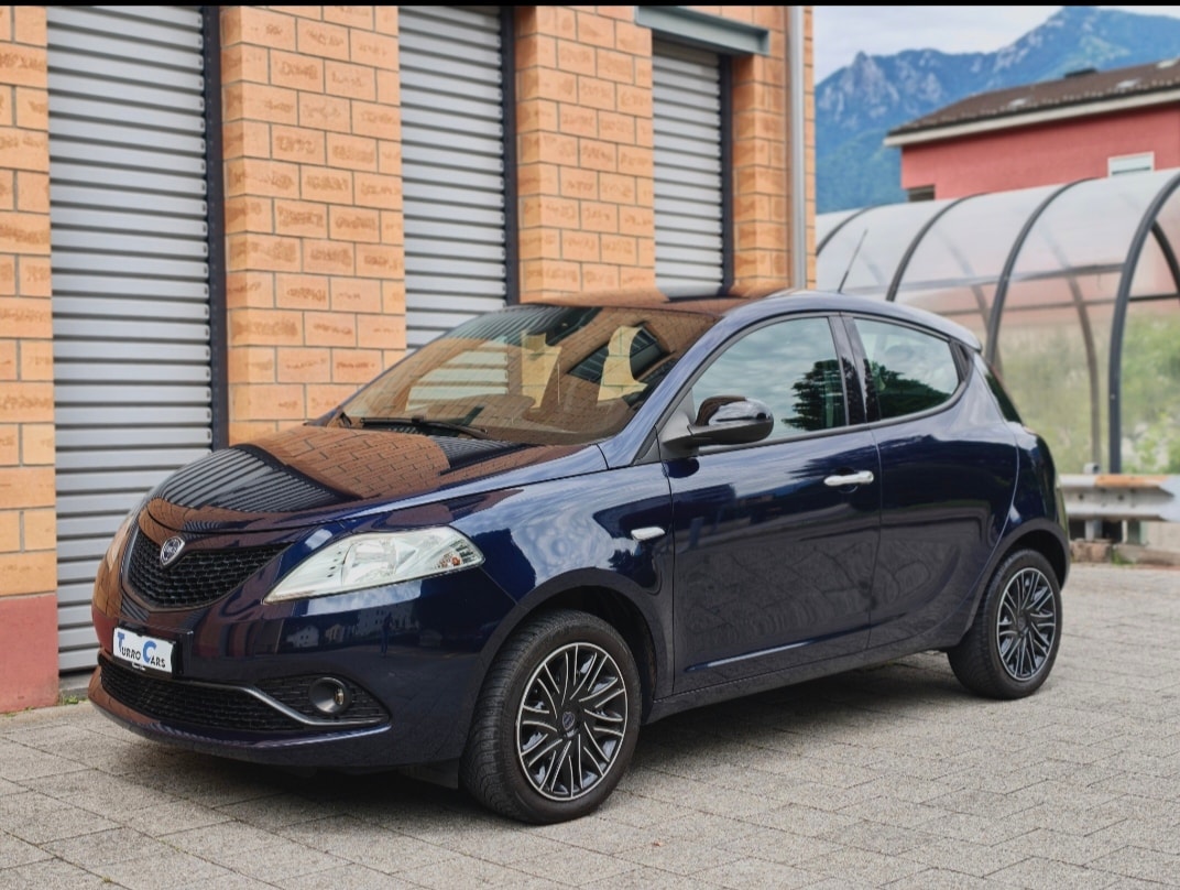 LANCIA YPSILON-image-4
