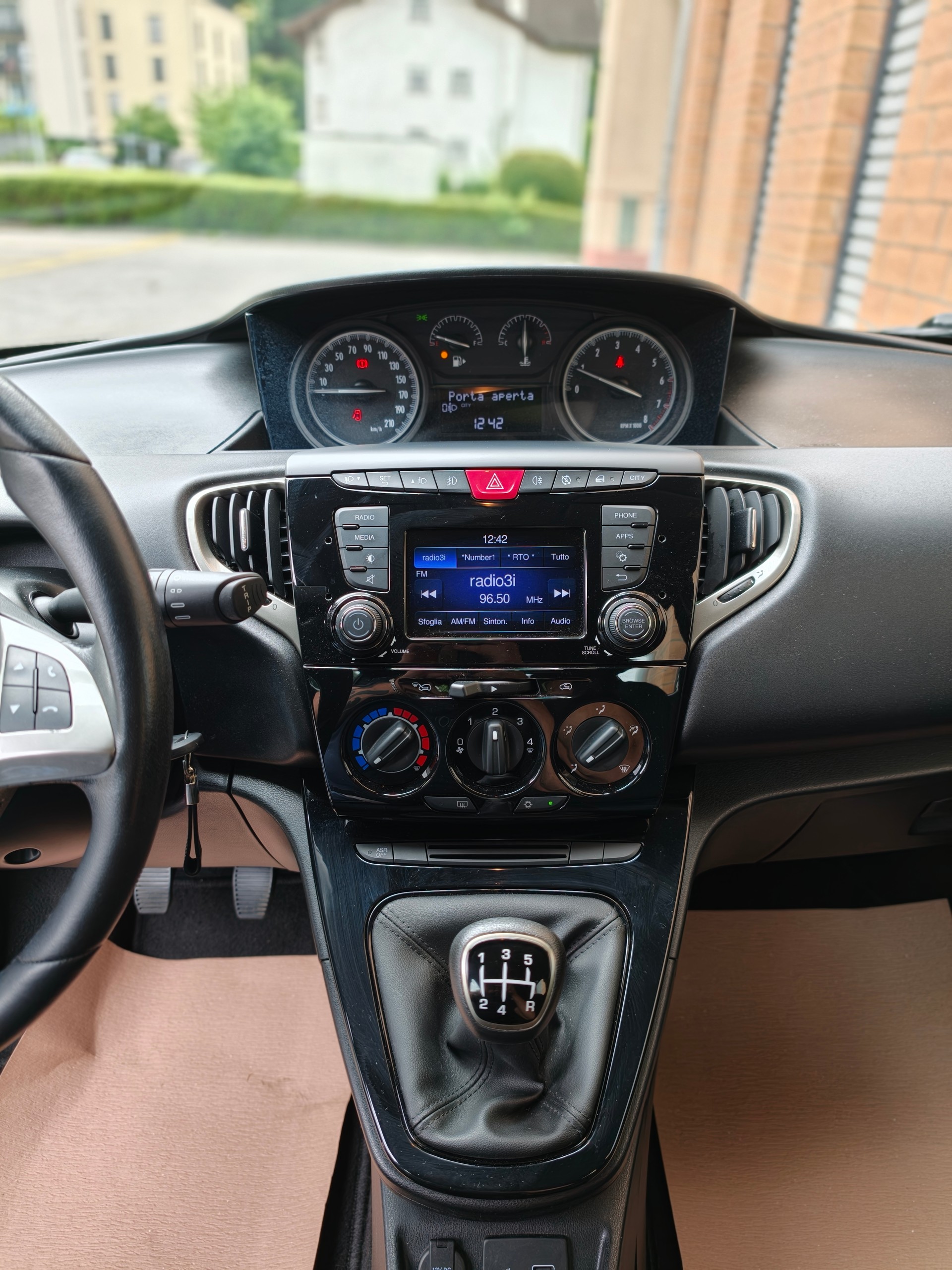 LANCIA YPSILON-image-11