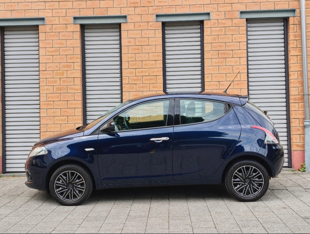 LANCIA YPSILON-image-5