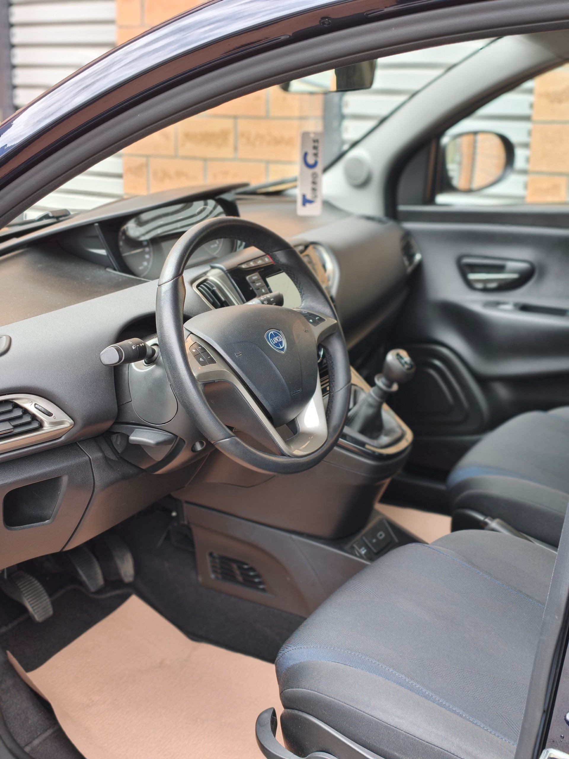 LANCIA YPSILON-image-8