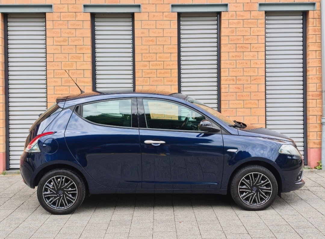 LANCIA YPSILON-image-2