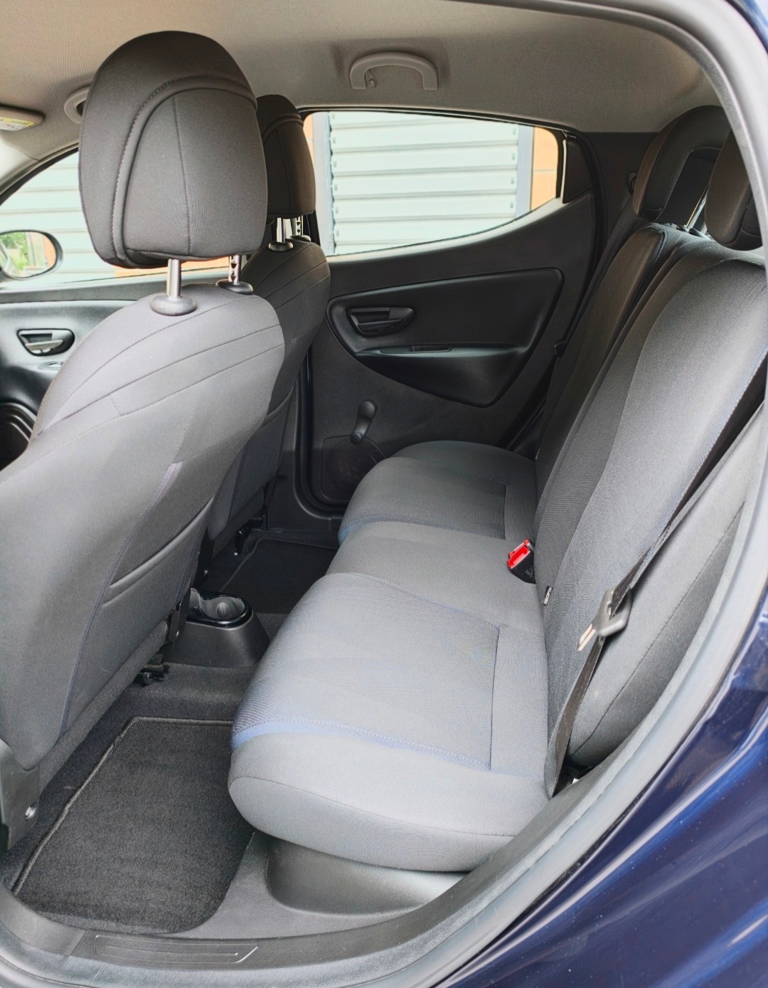 LANCIA YPSILON-image-12