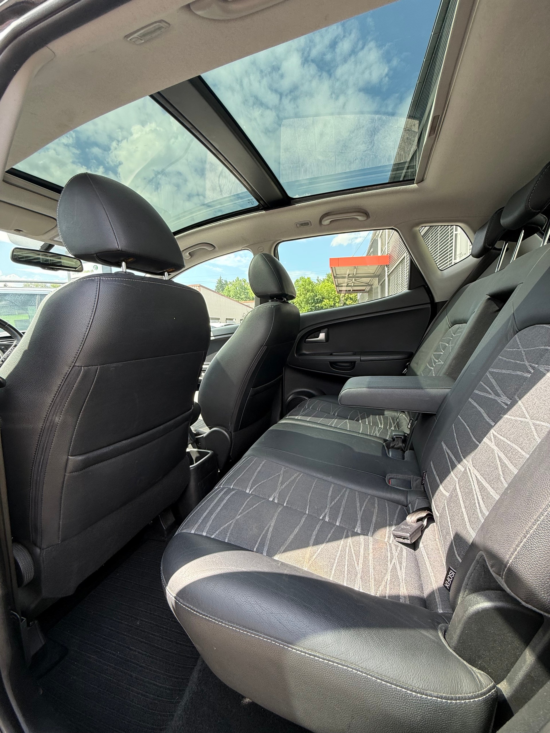 KIA Venga 1.6 CVVT Style Automatic-image-3