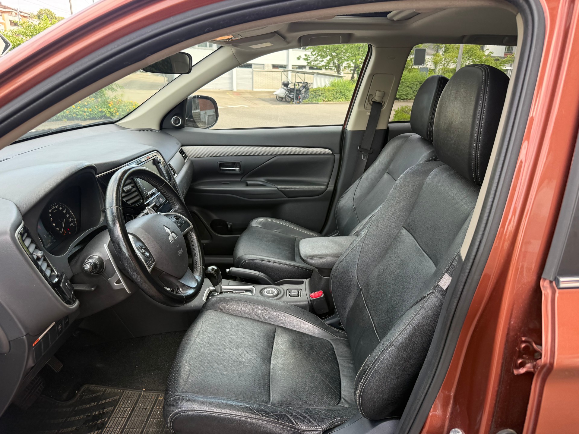 MITSUBISHI Outlander 2.0 Navigator CVT-image-5