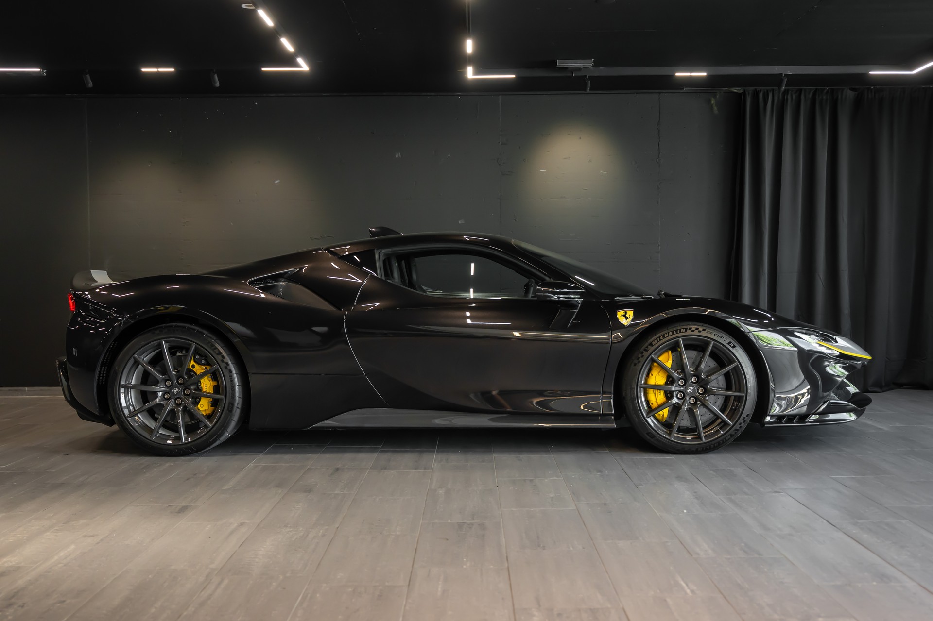 FERRARI SF90 Stradale Assetto-Fiorano / Full Carbon Interieur & Exterieur / CH Auto / Traum Ausstattung / Ferrari Garantie-image-4