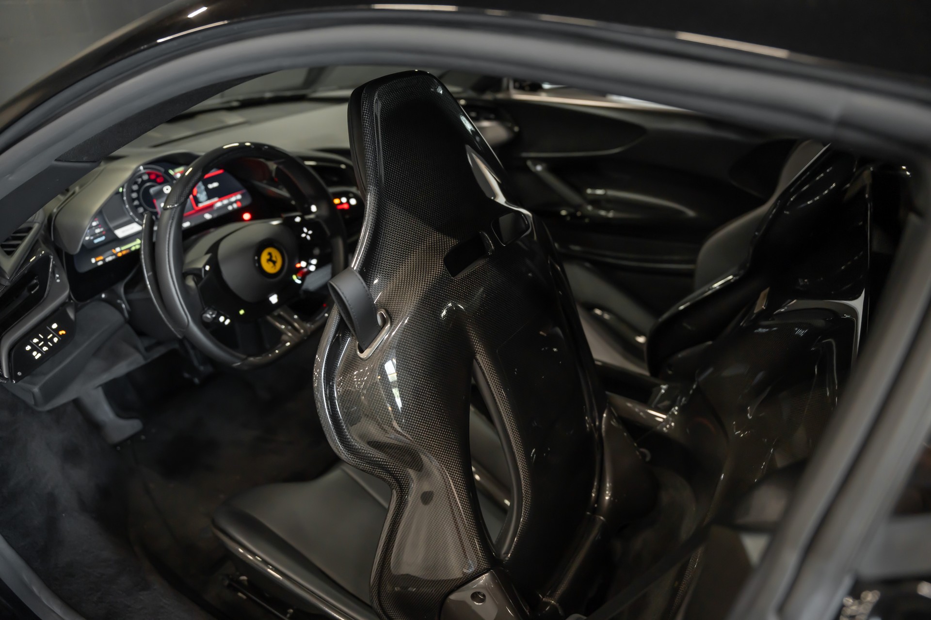 FERRARI SF90 Stradale Assetto-Fiorano / Full Carbon Interieur & Exterieur / CH Auto / Traum Ausstattung / Ferrari Garantie-image-10