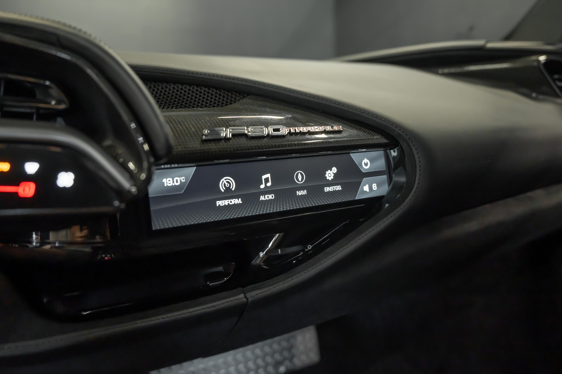 FERRARI SF90 Stradale Assetto-Fiorano / Full Carbon Interieur & Exterieur / CH Auto / Traum Ausstattung / Ferrari Garantie-image-14