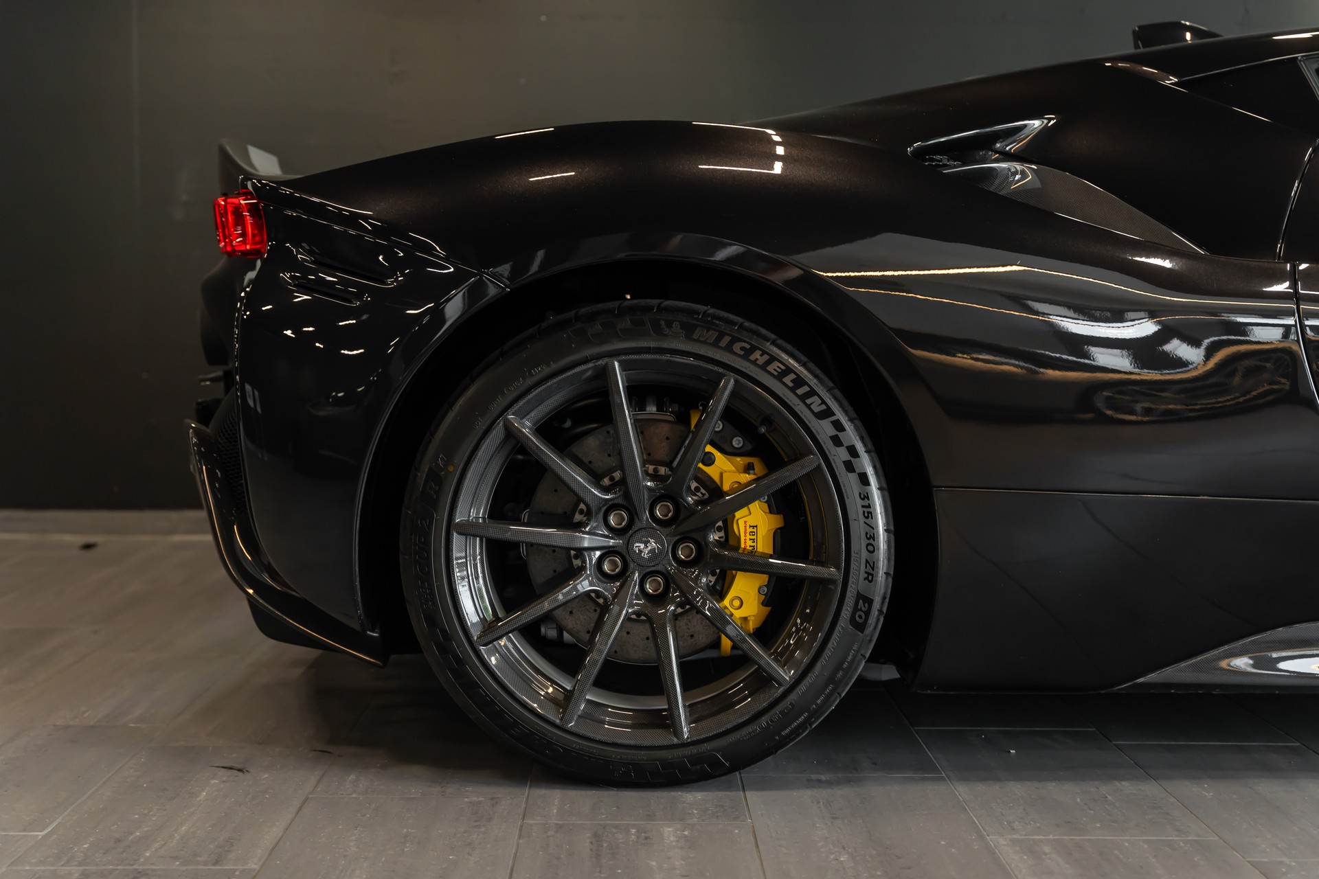 FERRARI SF90 Stradale Assetto-Fiorano / Full Carbon Interieur & Exterieur / CH Auto / Traum Ausstattung / Ferrari Garantie-image-3