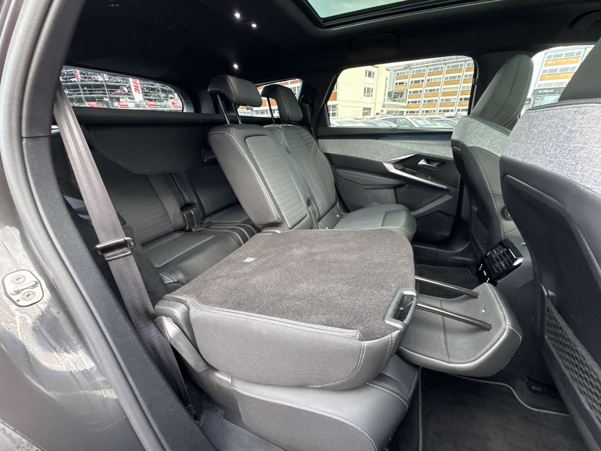 PEUGEOT 5008 145 Hybrid GT 7-Plätzer e-DCS-Automat-image-6