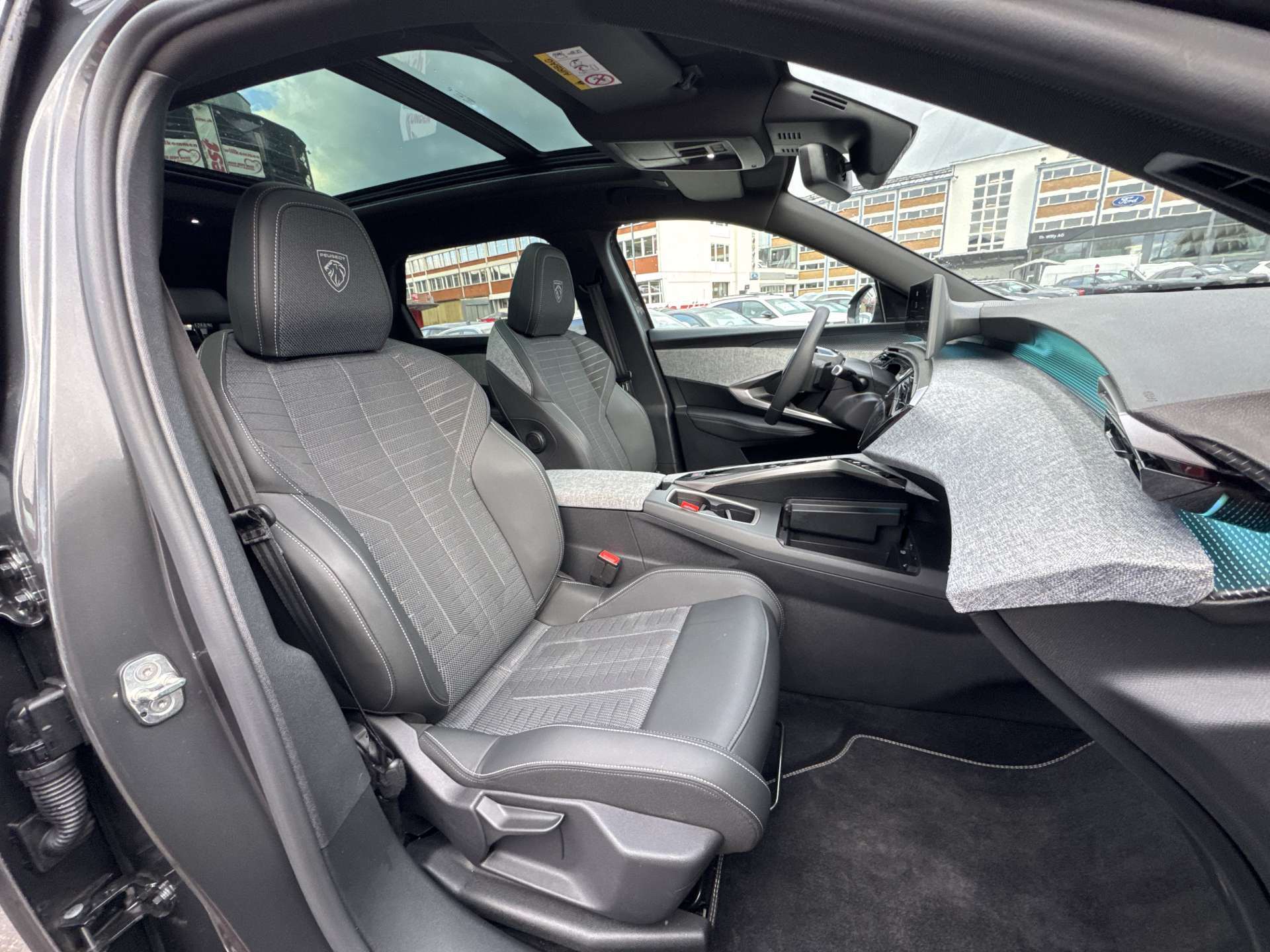 PEUGEOT 5008 145 Hybrid GT 7-Plätzer e-DCS-Automat-image-12