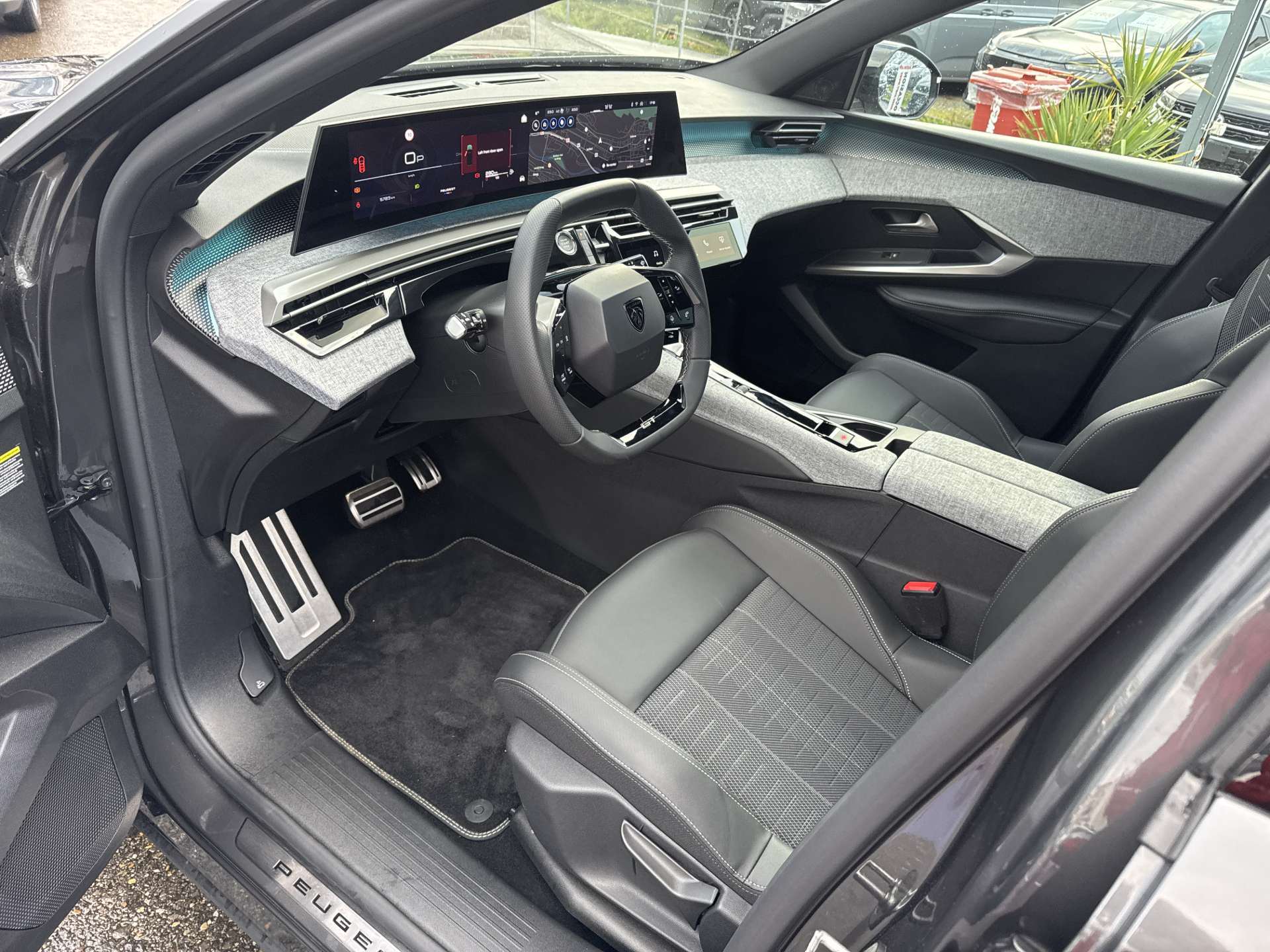 PEUGEOT 5008 145 Hybrid GT 7-Plätzer e-DCS-Automat-image-5