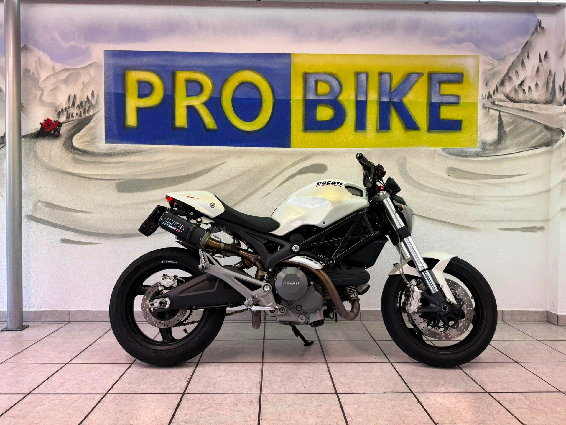 DUCATI Monster 696M plus (25kW)-showroom-element-1