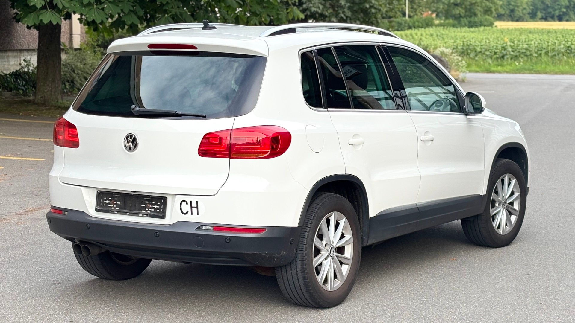 VW Tiguan 2.0 TDI BMT Design 4Motion DSG-image-3