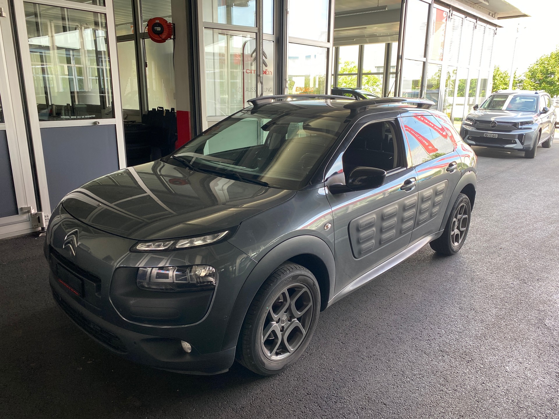 CITROEN C4 Cactus 1.2 e-THP Shine-image-0