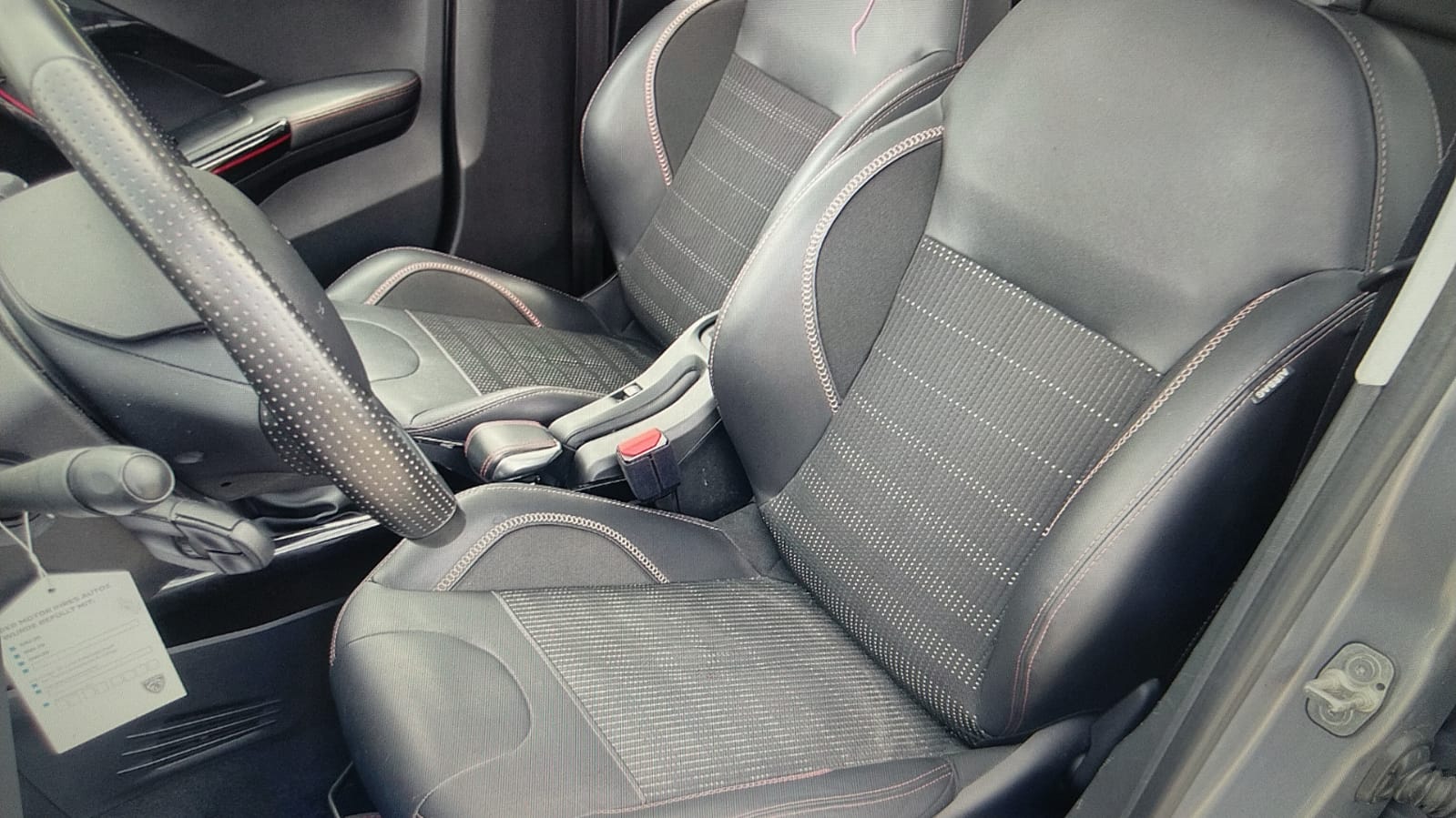 PEUGEOT 2008 1.2 PureTech GT Line-image-5