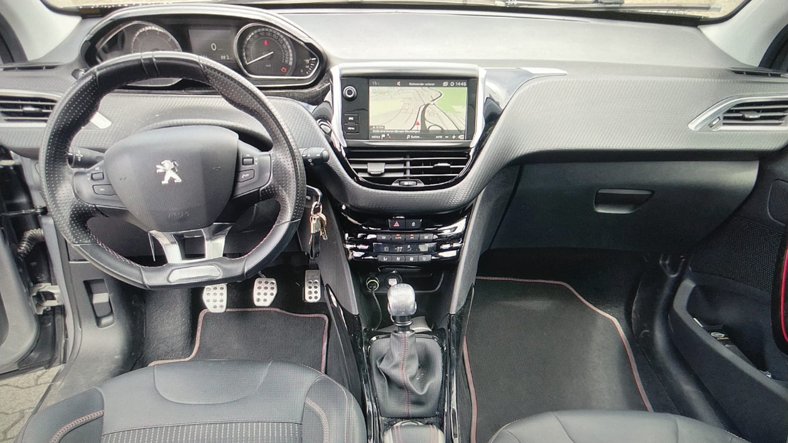 PEUGEOT 2008 1.2 PureTech GT Line-image-7