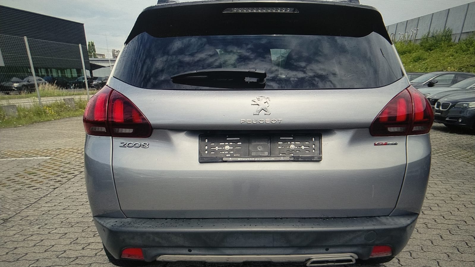 PEUGEOT 2008 1.2 PureTech GT Line-image-4